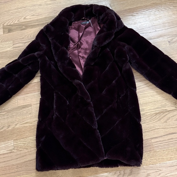 Stella + Lorenzo Plush Faux Fur Coat in Deep Wine - Picture 7 of 8